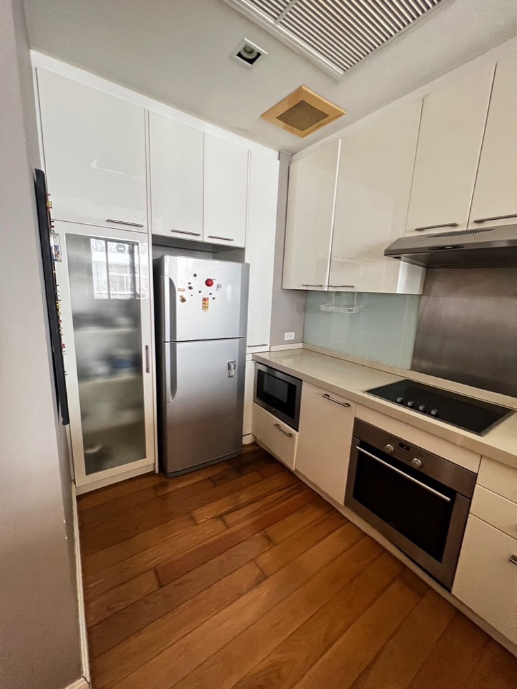 Low Rise Condo near BTS Phrom Phong (Vincente Sukhumvit 49) Vincente Condo Loading...