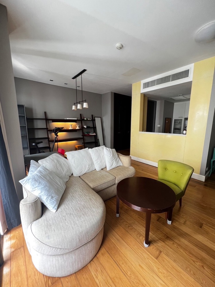 Low Rise Condo near BTS Phrom Phong (Vincente Sukhumvit 49) Vincente Condo Loading...