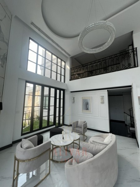 For RentHouseOnnut, Udomsuk : RH030224 For rent, a luxurious 3-storey detached house in the heart of the city, Soi Sukhumvit 67