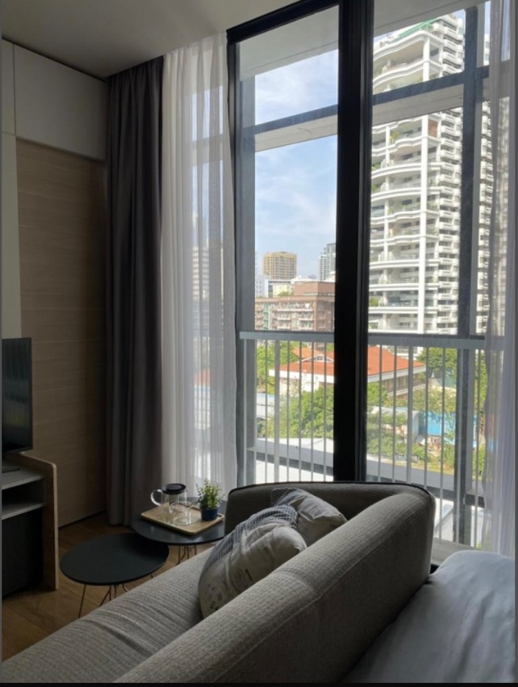 For RentCondoSukhumvit, Asoke, Thonglor : Rent Park 24, beautiful, luxurious, fully furnished, near BTS Phrom Phong. Interested, contact Line @841qqlnr