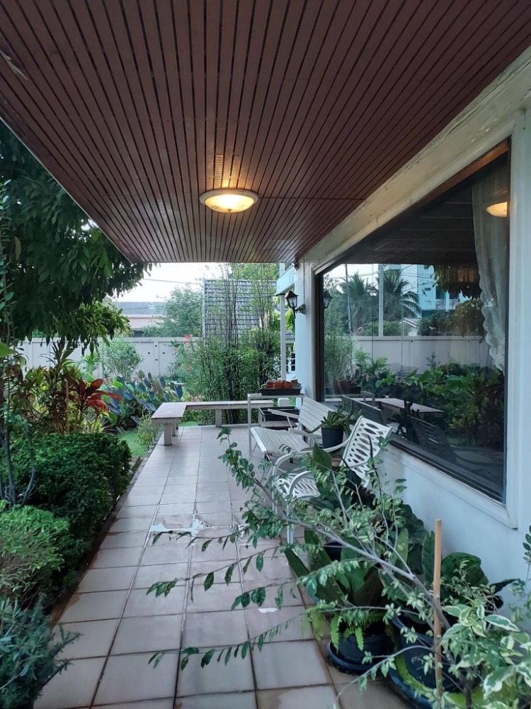 For rent detatched house  5 bedrooms at Sukhumvit 115 Near BTS Pu Chao Saming Phrai Fully furnished Ready to move in Rental 200,000 THB./Month Loading...