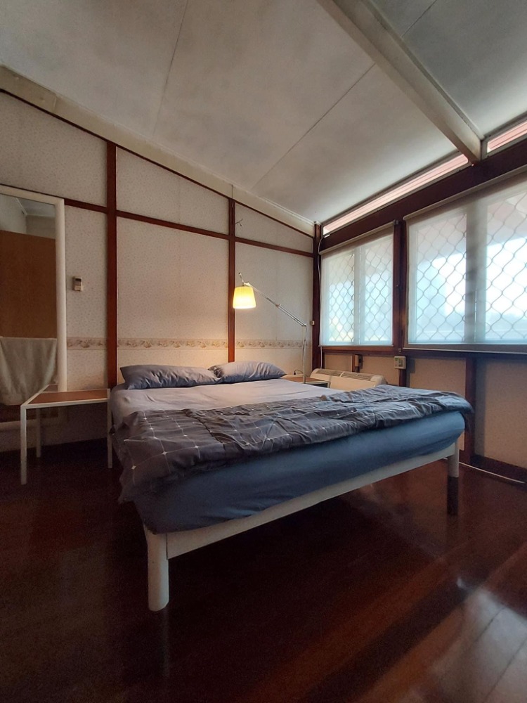 For rent detatched house  5 bedrooms at Sukhumvit 115 Near BTS Pu Chao Saming Phrai Fully furnished Ready to move in Rental 200,000 THB./Month Loading...