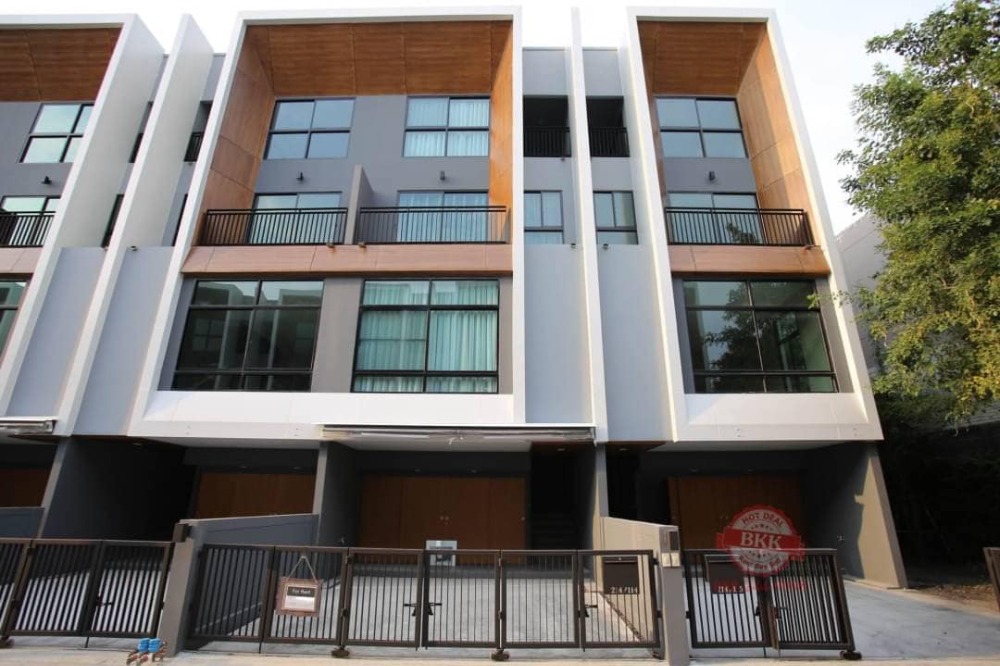 For RentTownhomePattanakan, Srinakarin : For rent Arden Pattanakarn 20 Arden Pattanakarn20