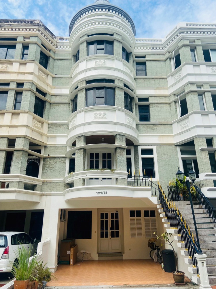 ให้เช่าทาวน์โฮมสุขุมวิท อโศก ทองหล่อ : Townhouse at Moo Bann Chicha Castle ให้เช่า 4 ชั้น มีห้อง maid พร้อมเข้าอยู่
