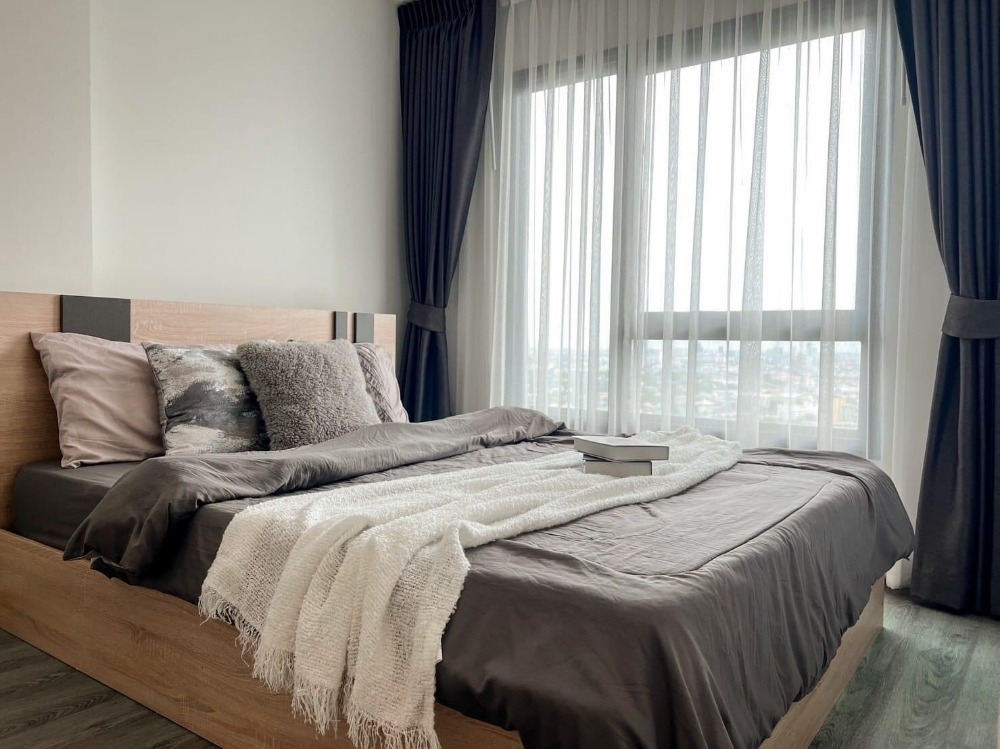 For RentCondoPattanakan, Srinakarin : RPT199  RichPark Triple station 30 sqm. 33rd Floor 14,000 baht 095-392-5645