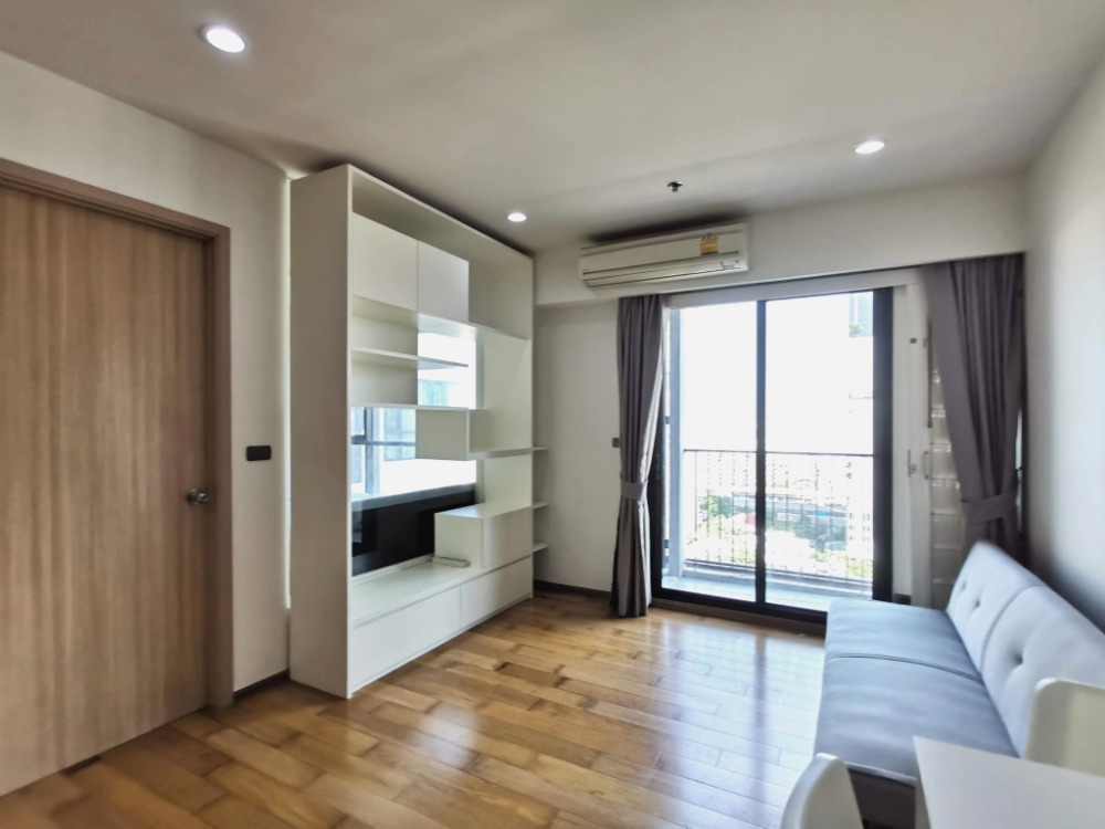 For SaleCondoWongwianyai, Charoennakor : Fuse Sathorn Taksin Condo next to BTS Wongwian Yai, urgent sale 3.4 million, please inquire.