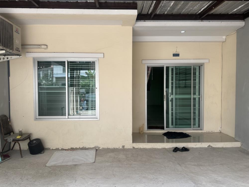 For SaleTownhomeLadkrabang, Suwannaphum Airport : Townhouse for sale, Ratchaphruek, Lat Krabang, Suvarnabhumi, 3 bedrooms, 2 bathrooms, 25.5 sq m, parking for 2 cars, extension, ready to move in, spacious hall downstairs, suitable for people with 3-4 family members.