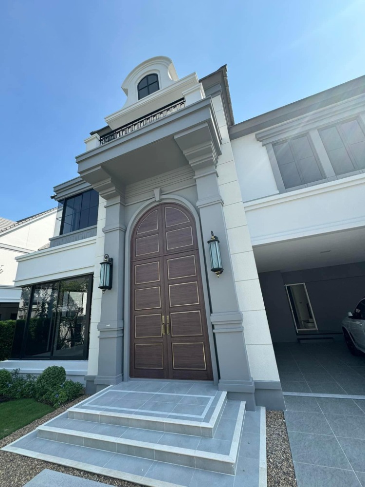 For Rent 4 bedrooms Narasiri Phahol-Watcharapol Ultra Luxury Detached House Near BTS Skytrain Sai Yut Ready to move in Loading...
