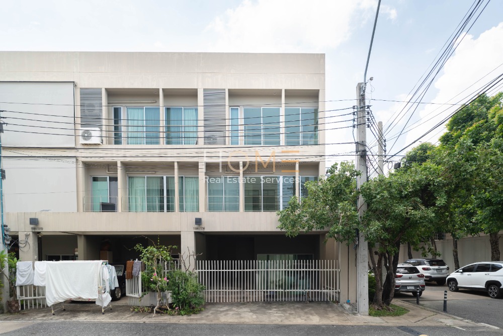 For SaleTownhomePattanakan, Srinakarin : Near Thonglor, only 5 minutes ✨ Townhome Noble Cube Pattanakarn / 3 bedrooms (FOR SALE), Noble Cube Pattanakarn / Townhome 3 Bedrooms (FOR SALE) PALM773