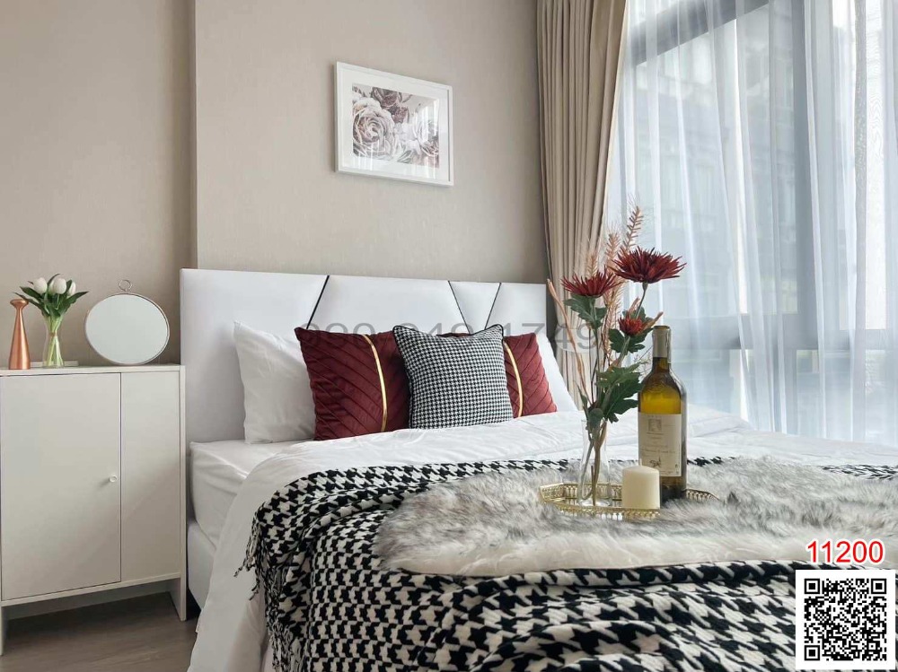 For RentCondoBang Sue, Wong Sawang, Tao Pun : Condo for rent: Metro Sky Prachachuen, swimming pool view, next to the MRT red line connecting to Don Mueang Airport.