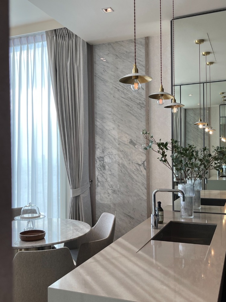 For RentCondoWitthayu, Chidlom, Langsuan, Ploenchit : 2 bedrooms, very high floor, 40+, beautifully decorated, ready to move in.