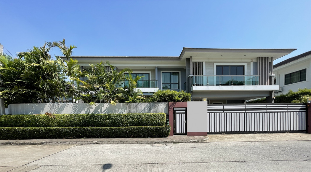 For SaleHousePattanakan, Srinakarin : Urgent sale, detached house, Luxury The Palm, Phatthanakan 38, garden view, corner plot, large, ripe.