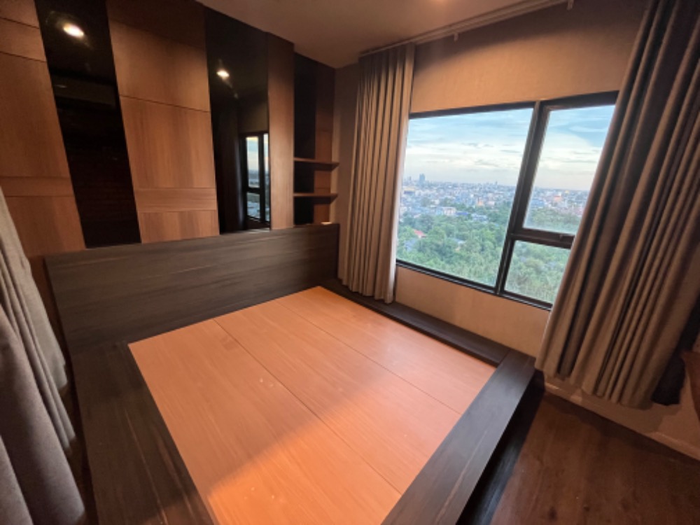 For RentCondoThaphra, Talat Phlu, Wutthakat : Aspire Sathorn - Taksin (Copper Zone)【𝐑𝐄𝐍𝐓】🔥The room is decorated in Loft style, open and airy view, no buildings blocking it, near BTS Wutthakat.  🔥 Contact Line ID: @hacondo