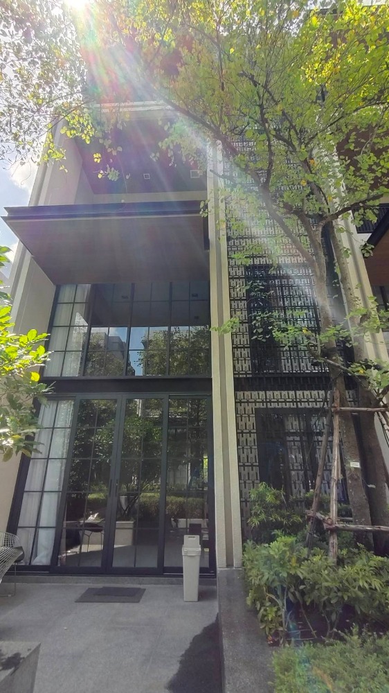 For RentTownhomeSukhumvit, Asoke, Thonglor : LTH10140&LTH10141 – Townhouse FOR RENT/SALE in Phrom Phong 4 beds 6 baths size 30.8 sq.w. Near BTS Phrom Phong Station