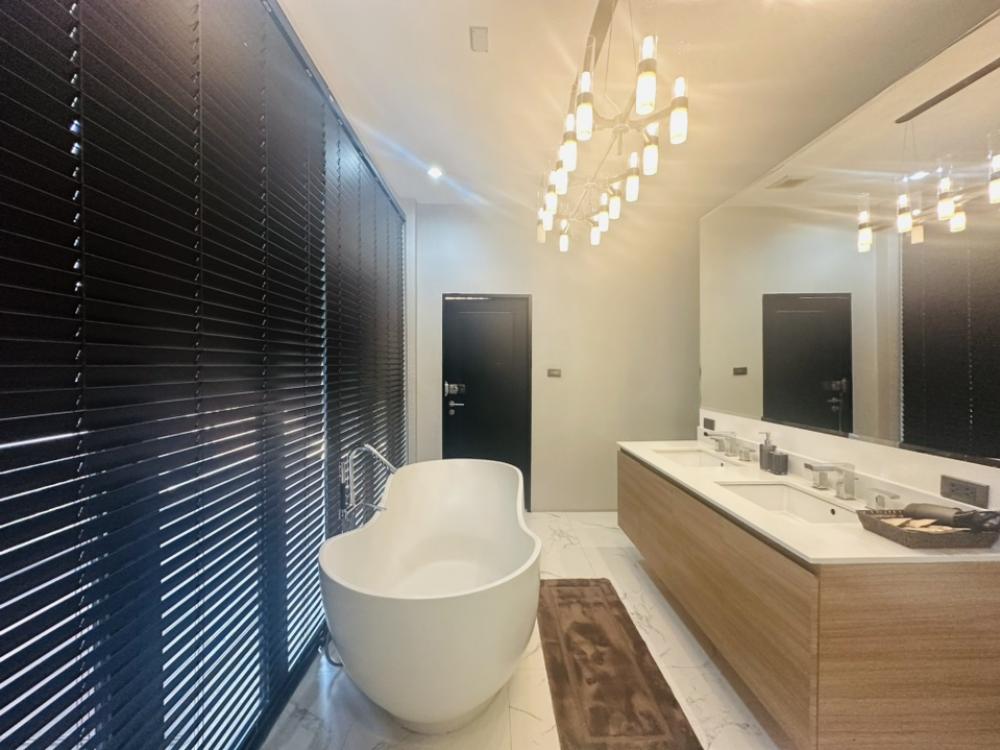For SaleHouseSukhumvit, Asoke, Thonglor : ( owner direct ) 🔥Pool Villa for sale 888 in Ekamai 22🏡Near Thonglor 5 minutes asking price480,000 per SQW .. net price ( 170 + million baths 🔥🔥🔥this price is including taxes for both parties please contact me for viewing! (owner listings) 📱081-999-4482
