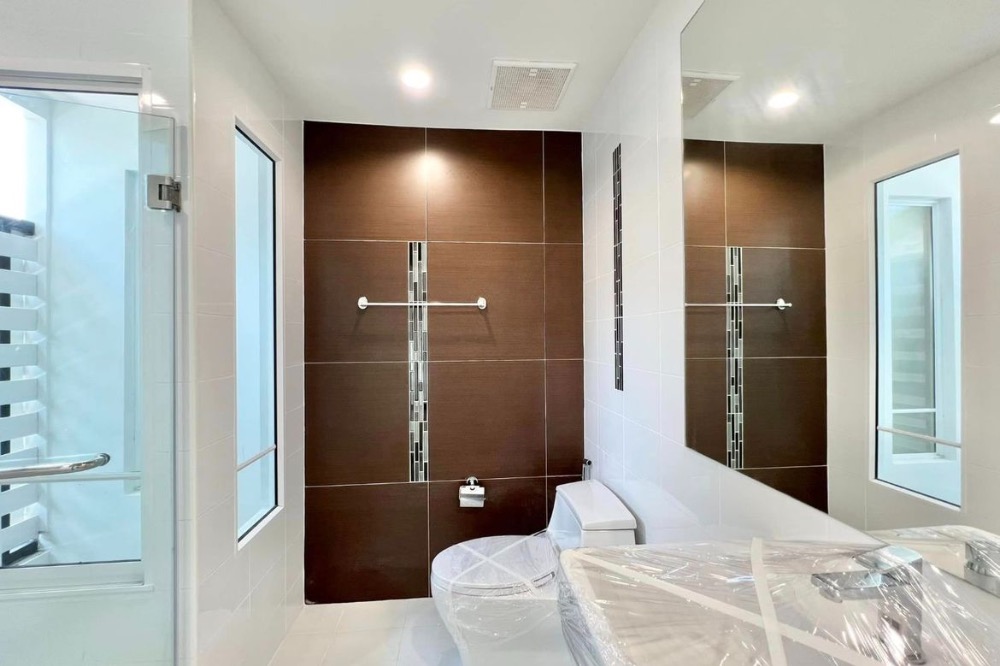 Beautiful house, beautiful garden, newly renovated, nice project to live in. Loading...