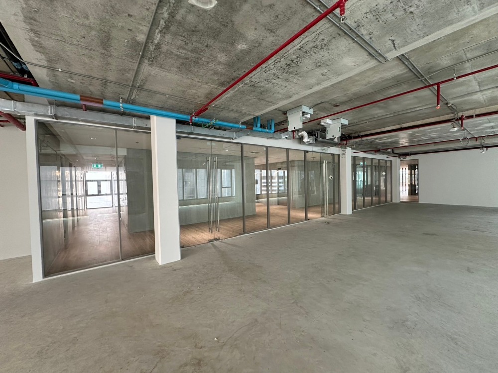 For RentRetail SpaceSukhumvit, Asoke, Thonglor : Space for rent in Asoke area. Suitable for all business such as restaurants, spas, clinics, convenient for parking. 阿素克商业空间租赁