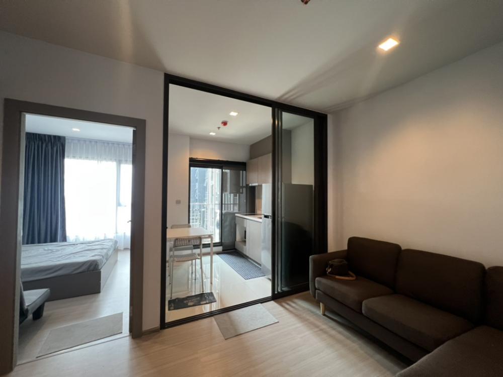 🔥Life Asoke Rama9 🔥Size 1 bedroom, 1 bathroom, size 32 sq m, no block view, price 18,000 baht, high floor. If interested, make an appointment to view the project at 0614162636, available 24 hours. Line click https://line.me/ti/p/V24gdCGgI9 Loading...