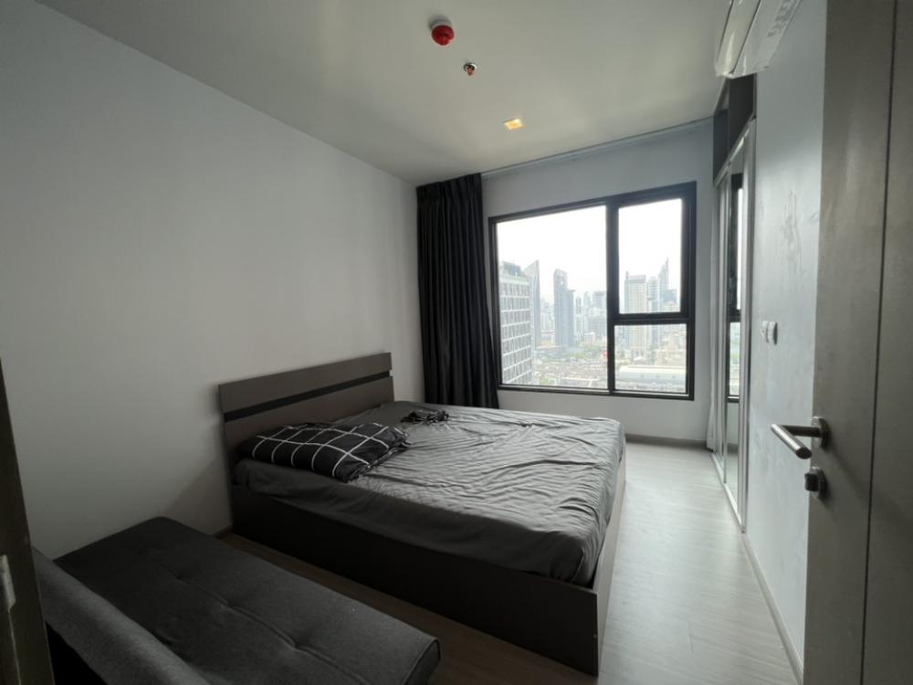🔥Life Asoke Rama9 🔥Size 1 bedroom, 1 bathroom, size 32 sq m, no block view, price 18,000 baht, high floor. If interested, make an appointment to view the project at 0614162636, available 24 hours. Line click https://line.me/ti/p/V24gdCGgI9 Loading...