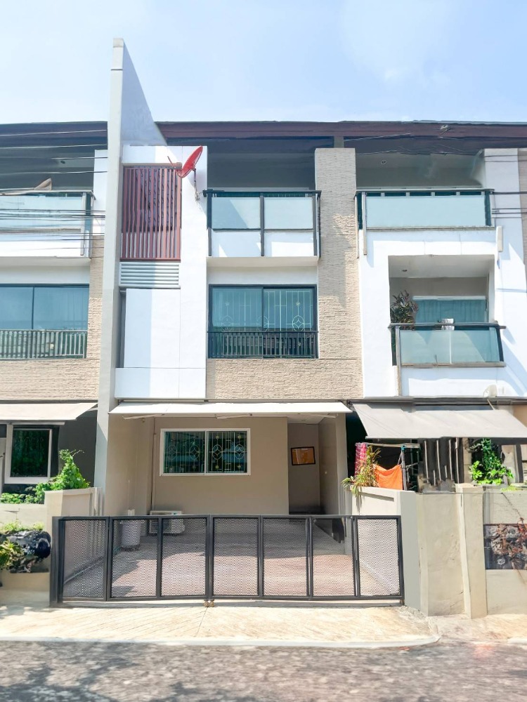 ขายทาวน์โฮมเกษตร นวมินทร์ ลาดปลาเค้า : S2724 ขายทาวน์โฮม สไตล์โมเดิร์น 3 ชั้นหมู่บ้าน Private Nirvana Life Exclusive