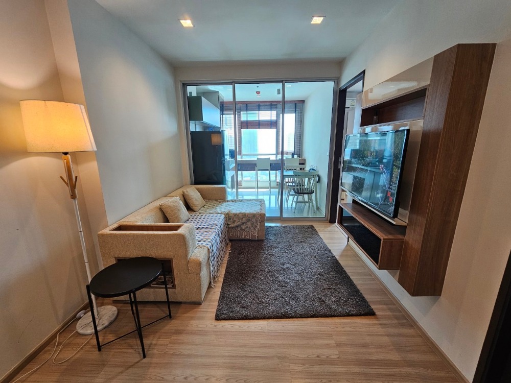 For SaleCondoSathorn, Narathiwat : Rhythm Sathon 21 near BTS Taksin Station 300 meters *Urgent sale*