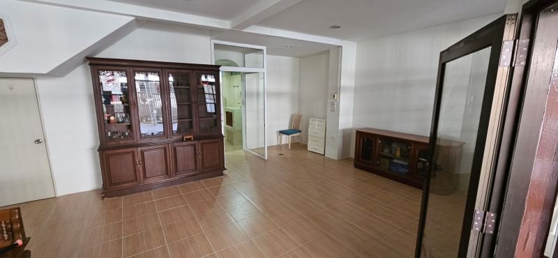 For RentTownhomeRatchadapisek, Huaikwang, Suttisan : For Rent Yu Charoen Village 779, Huai Khwang. No.779/187
