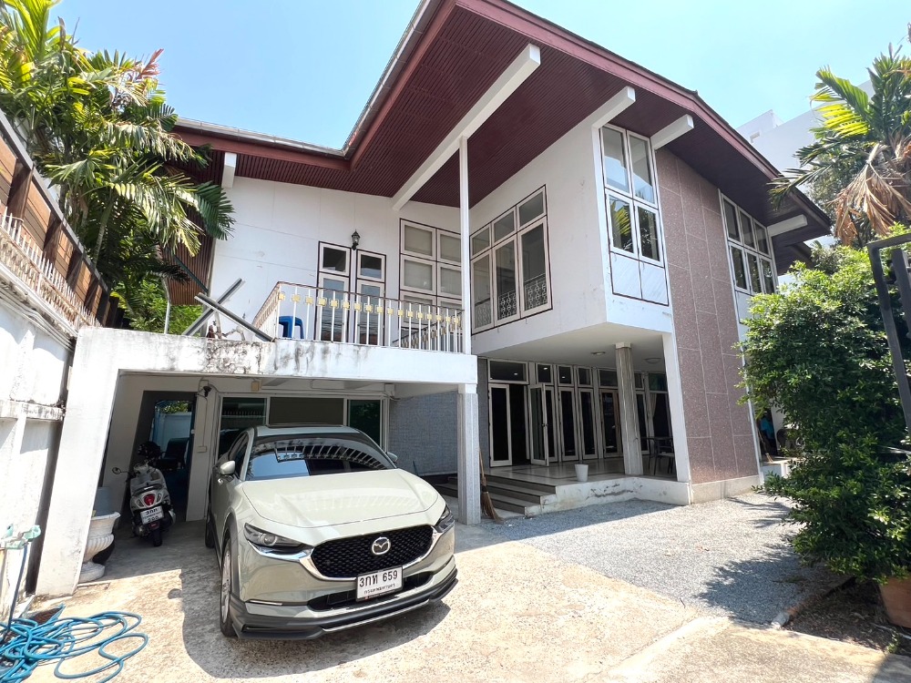 ให้เช่าบ้านอารีย์ อนุสาวรีย์ : RENT บ้านเดี่ยวพร้อมให้เช่าในซอยอารีย์สัมพันธ์ 3 ซอยสงบ ใกล้คาเฟ่ ร้านอาหาร เหมาะสำหรับอยู่อาศัย หรือทำ Home Office