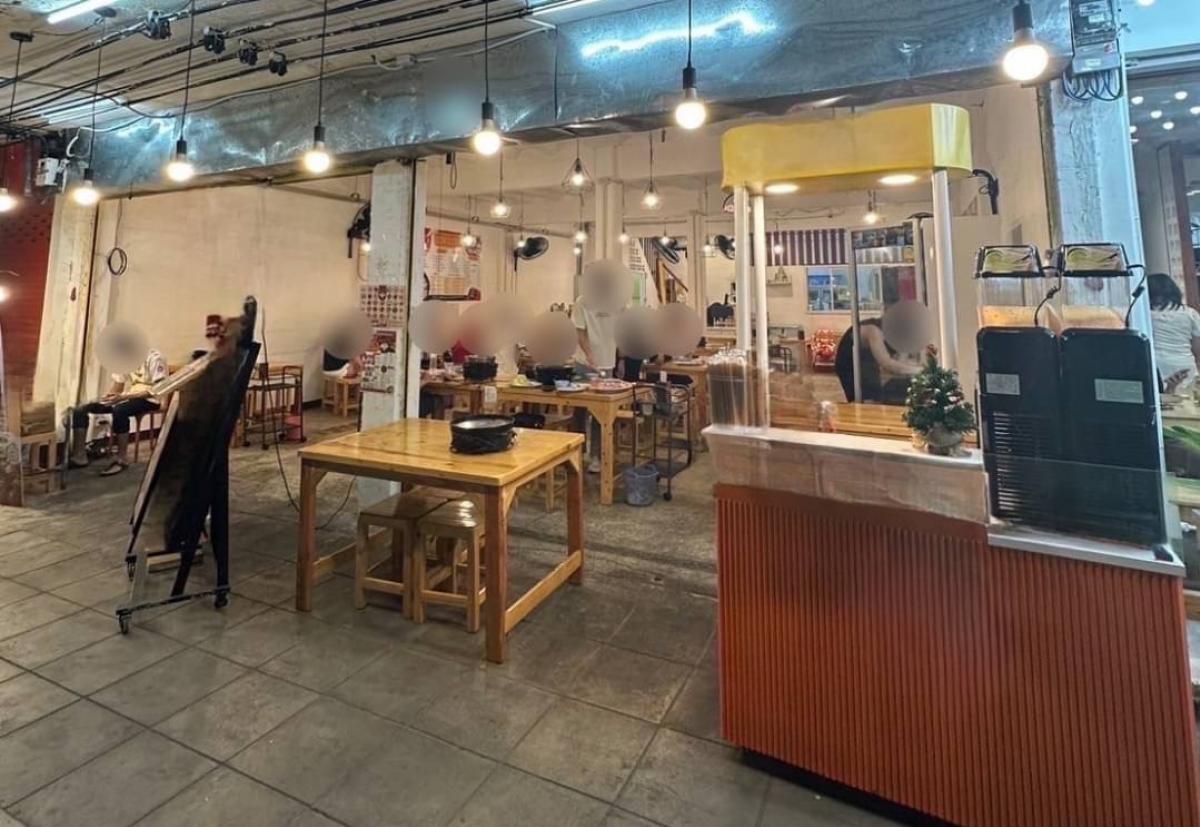 For RentRetail SpaceSiam Paragon ,Chulalongkorn,Samyan : Building for rent, 2 units, 3 floors, along Banthat Thong - Chula Road, with parking, opposite Chula 100 Year Park, suitable for a restaurant, buffet, etc.
