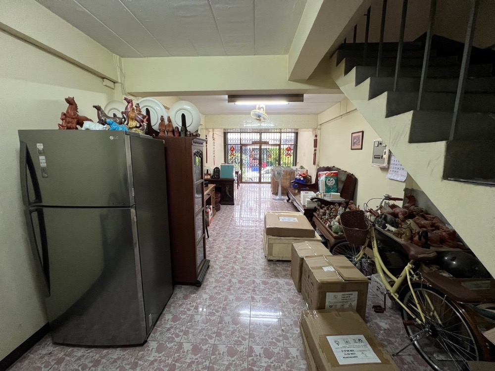 Commercial building for sale, 3.5 floors, at the beginning of Soi Tha Kham 9 (Rama 2), Samae Dam Subdistrict, Bang Khun Thian District, Bangkok. Loading...