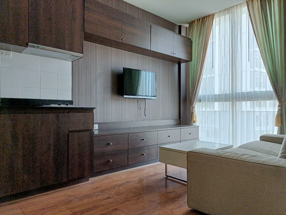 For RentCondoWongwianyai, Charoennakor : For rent, Ideo Sathorn-Taksin, corner room, close to gym swiming pool