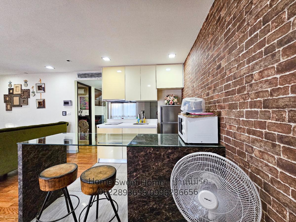 Quad Silom Quad Silom, a nice condo in the heart of the city  just 2 minutes to BTS Chong Nonsi (H24062) Loading...