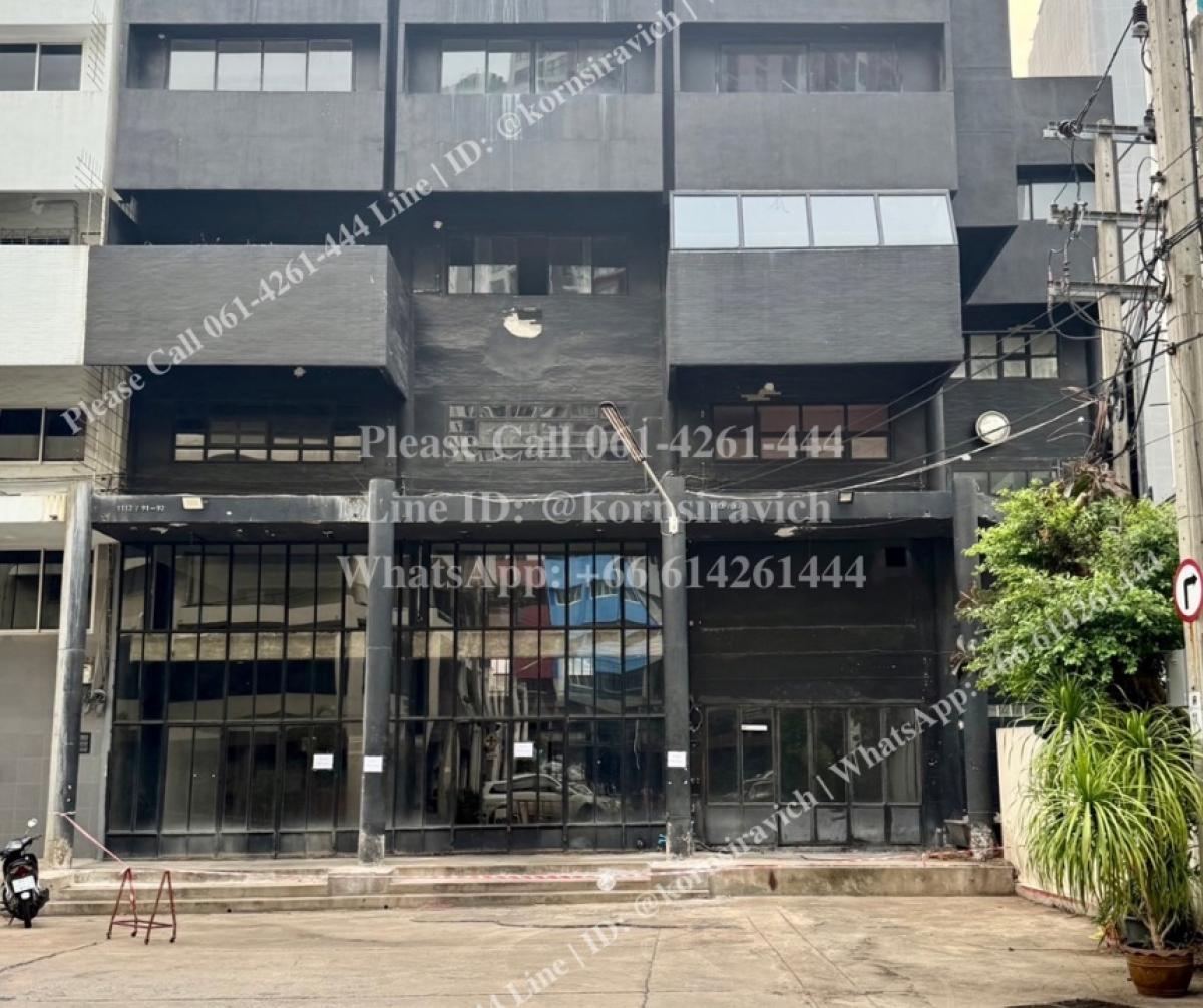 For RentShop HouseOnnut, Udomsuk : Commercial building for rent, 4.5 units, 4 floors, Soi Sukhumvit, Phra Khanong area, near BTS 450 meters, suitable for a hostel, Airbnb rooms | spa, massage shop, onsen, and more.