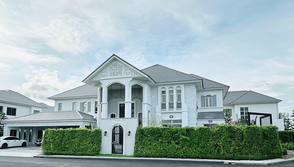For SaleHouseLadkrabang, Suwannaphum Airport : S-PEPF01 Perfect Masterpiece Rama 9 - Krungthep Kreetha, size 202 sq m., 2 floors, front of house facing east. Usable area 700 sq m., 5 rooms, 6 bathrooms, 105 million. 064-959-8900