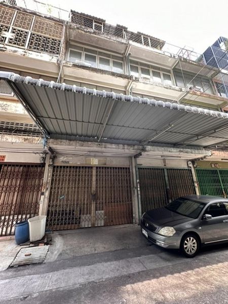 ขายอาคารพาณิชย์สยาม จุฬา สามย่าน : S-TKPN101  ขายตึกแถว 2ห้อง ซอยกิจพานิช ใกล้จุฬา 4ชั้น ขนาด 26 ตร.ว. พื้นที่ใช้สอย 520 ตร.ม. 5นอน 5น้ำ 21 ล้าน 064-959-8900