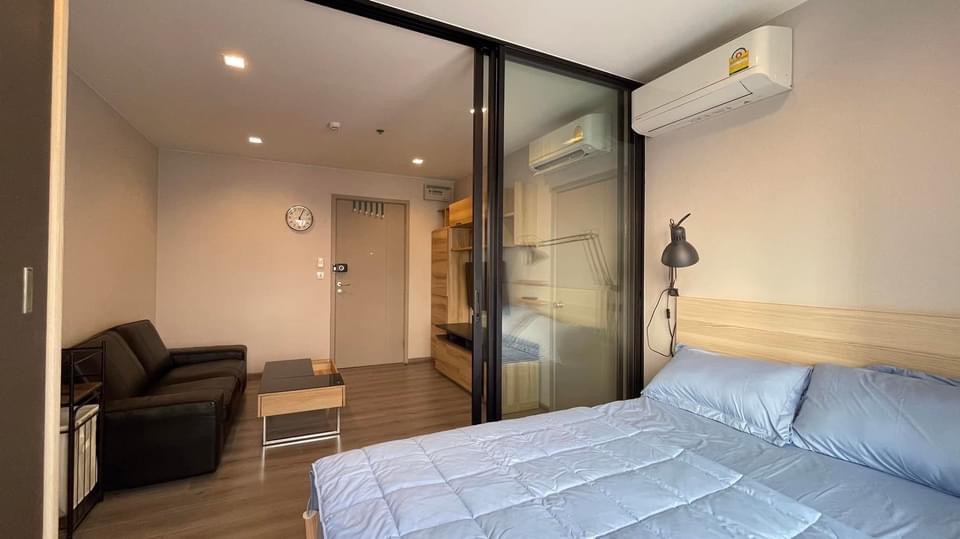 For RentCondoRattanathibet, Sanambinna : For rent Politan Rive🐣 Size 30 sq m 🍯 1 bedroom ✨ 46th floor, beautiful view ⛅️💫 Complete with furniture and electrical appliances, including a washing machine 🥨 Ready to move in ⭐️