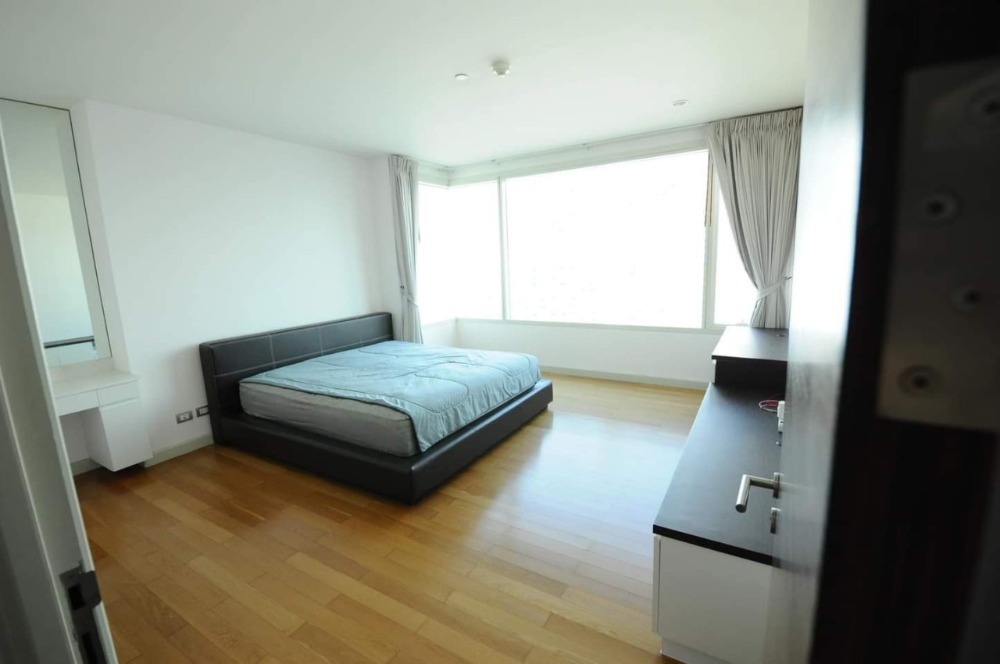 For SaleCondoWongwianyai, Charoennakor : S-WTMJ103  Condo for sale, Watermark Chaophraya River, 20th floor, 3 bedrooms, size 145.94 sqm. East, 20.8 million, 064-959-8900