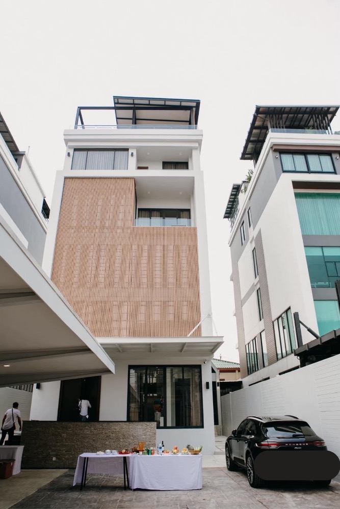For SaleHome OfficeChokchai 4, Ladprao 71, Ladprao 48, : Luxury Home Office, prime location, 5 floors and rooftop. Suitable for clinics