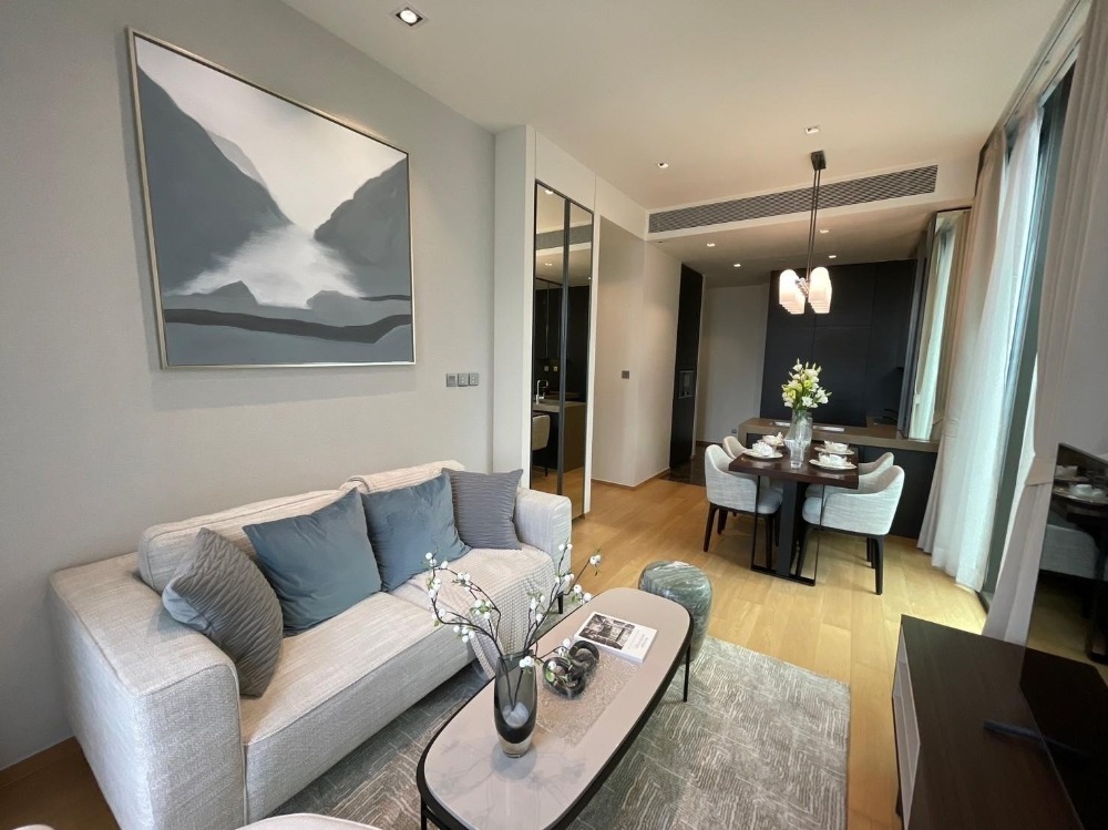 For RentCondoWitthayu, Chidlom, Langsuan, Ploenchit : For rent, 2 bedrooms, fully furnished, ready to move in, new room in the heart of the city on Chidlom Road.