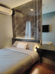 For SaleCondoSukhumvit, Asoke, Thonglor : S-CEM104  Condo for sale C Ekkamai, 30th floor, 30 sqm, 1 bed 1 bath, 4.2 million. 064-959-8900