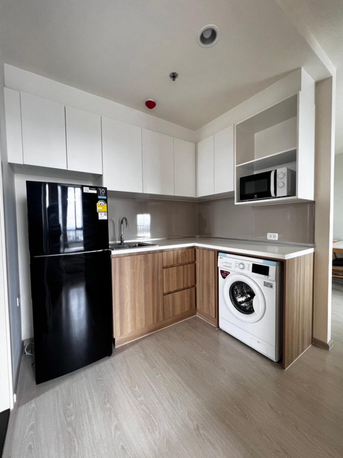 For RentCondoChaengwatana, Muangthong : For rent, 2 bedrooms, 1 bathroom, complete electrical appliances. Ready to move in Parking for up to 3 cars