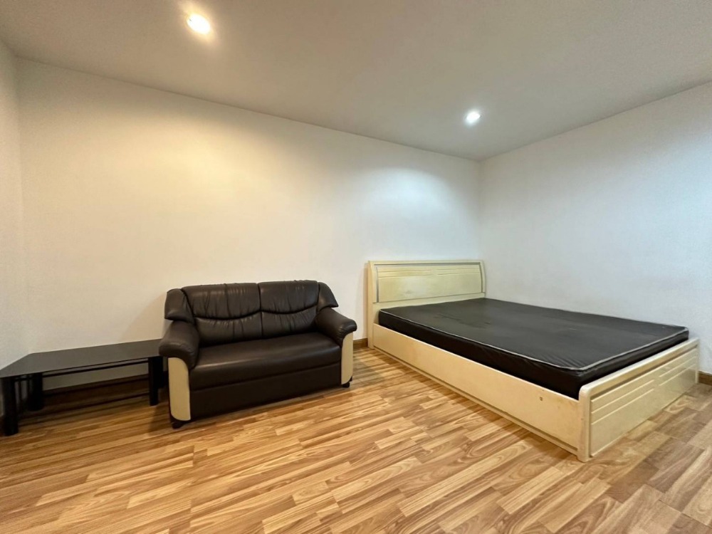 For RentCondoVipawadee, Don Mueang, Lak Si : RE15104 Condo for rent, Regent Home 15 Chaengwattana, 12A floor, Building A, city view, 30 sq m., 1 bedroom, 1 bathroom, 7,500 baht. 081-904-4692