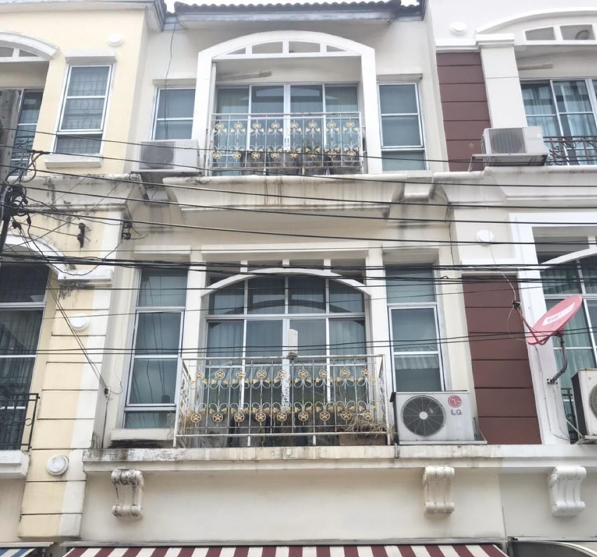 For RentTownhomeLadprao, Central Ladprao : Townhome for rent Village center Ratchada-Lat Phrao, 450 meters from MRT Lan Phrao✅
