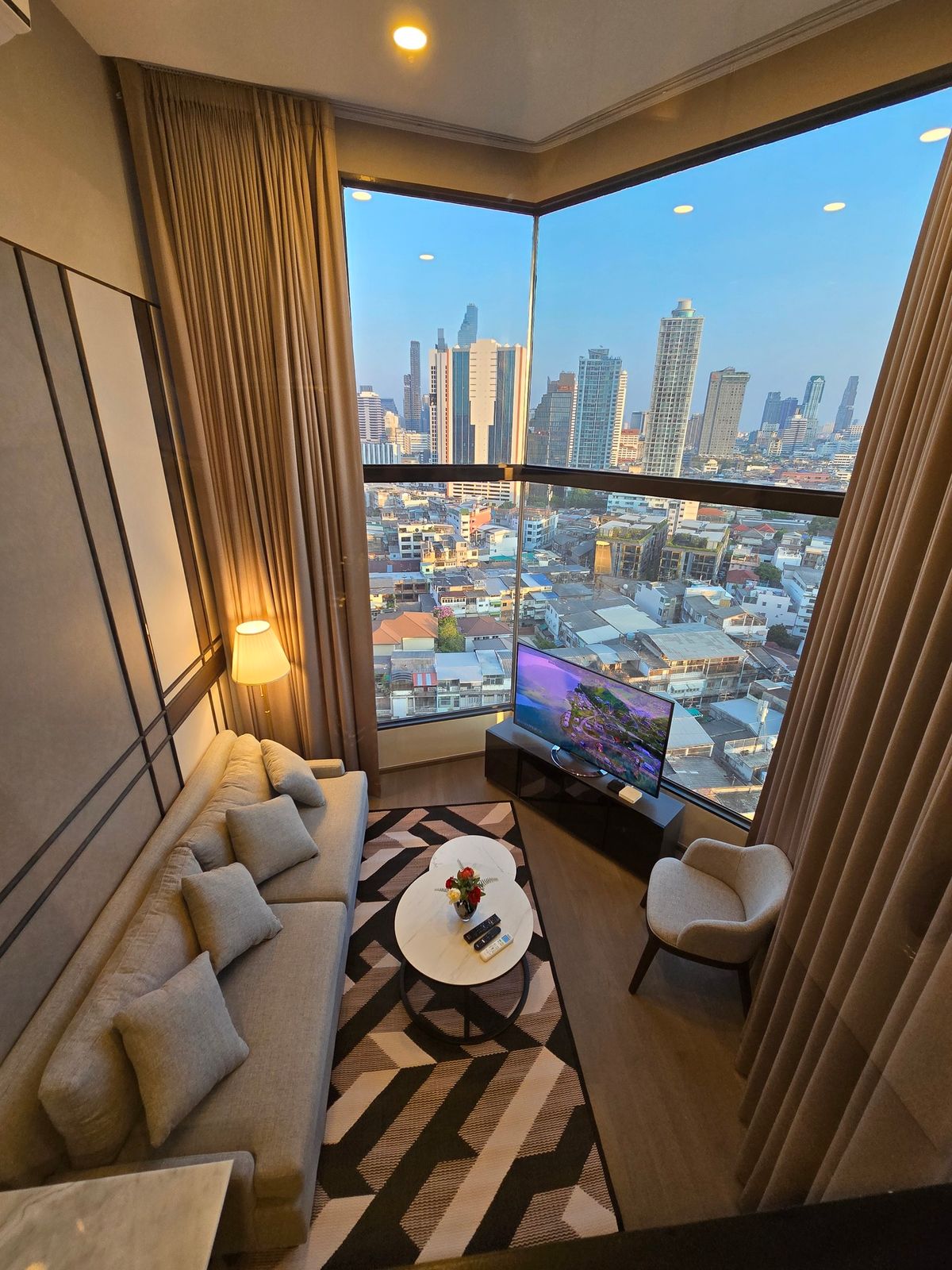 ให้เช่าคอนโดสยาม จุฬา สามย่าน : Park Origin Chula - Samyan【𝐑𝐄𝐍𝐓】🔥ห้องหรู 2 ห้องนอน ตกแต่งสวย  วิวใจกลางเมือง เดินทางสะดวก ใกล้บรรทัดทอง พร้อมอยู่!!🔥ติดต่อไลน์ไอดี: @hacondo