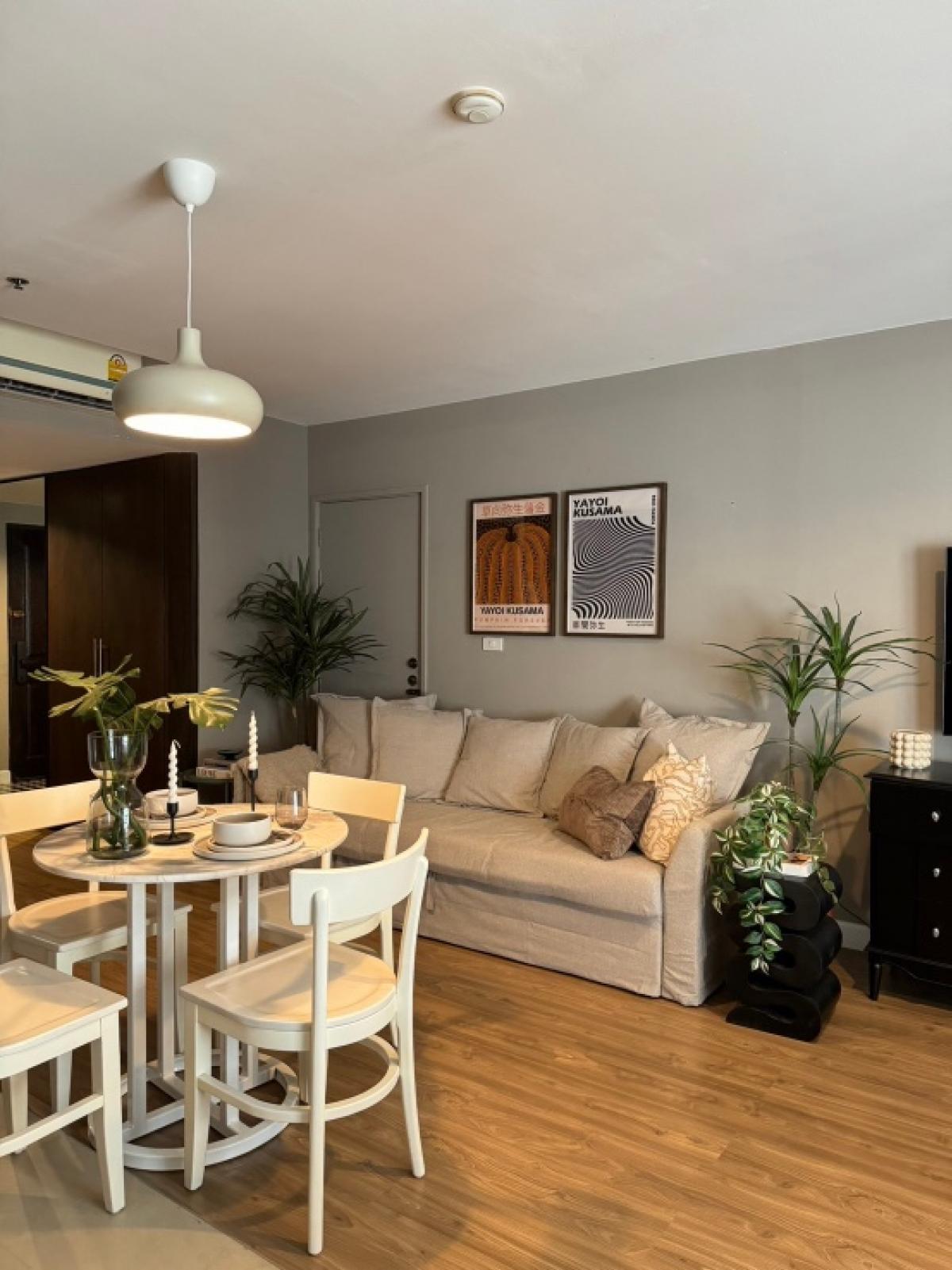 For RentCondoWitthayu, Chidlom, Langsuan, Ploenchit : 🔥For urgent rent🔥* Strong structure, survives earthquakes * Beautiful room, fully furnished, in the heart of the city - 200 meters from BTS Ratchadamri, ready to move in!