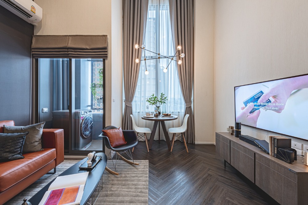 𝐏𝐫𝐢𝐯𝐢𝐥𝐞𝐠𝐞 𝐋𝐢𝐟𝐞 𝐢𝐧 𝐁𝐫𝐚𝐧𝐝𝐞𝐝 𝐑𝐞𝐬𝐢𝐝𝐞𝐧𝐜𝐞 by 𝗦𝗜𝗔𝗠𝗘𝗦𝗘 𝗦𝗨𝗞𝗛𝗨𝗠𝗩𝗜𝗧 𝟰𝟴 Loading...