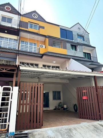 For RentTownhomePattanakan, Srinakarin : HR1628 Sell and rent 4-story townhouse, Warathorn Ville Village, Phatthanakan 44, ready to move in, convenient travel.