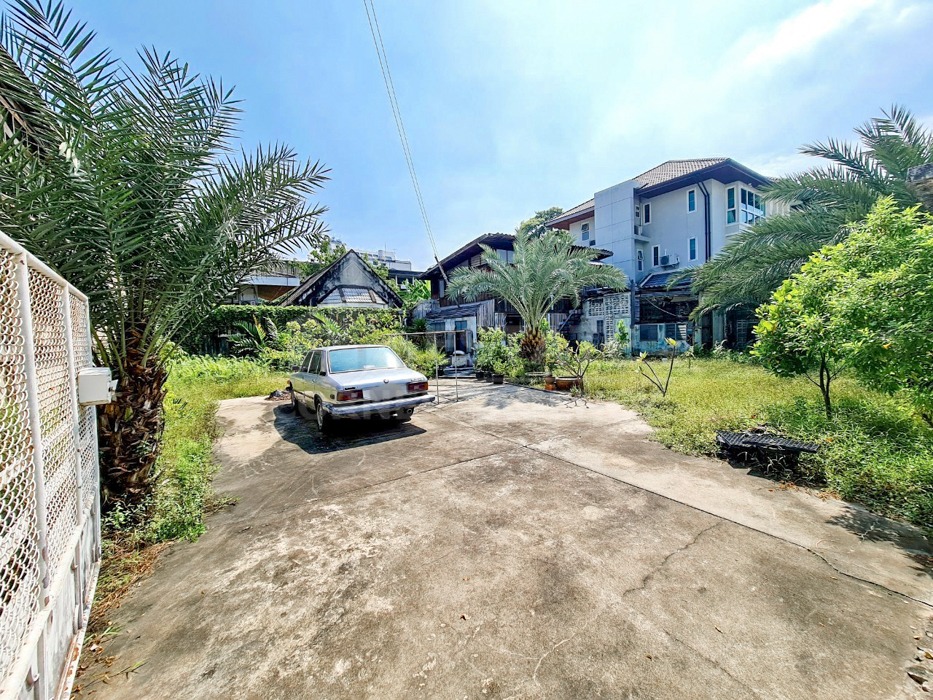 For SaleLandWongwianyai, Charoennakor : Land for sale 102 sq w., Thonburi District.