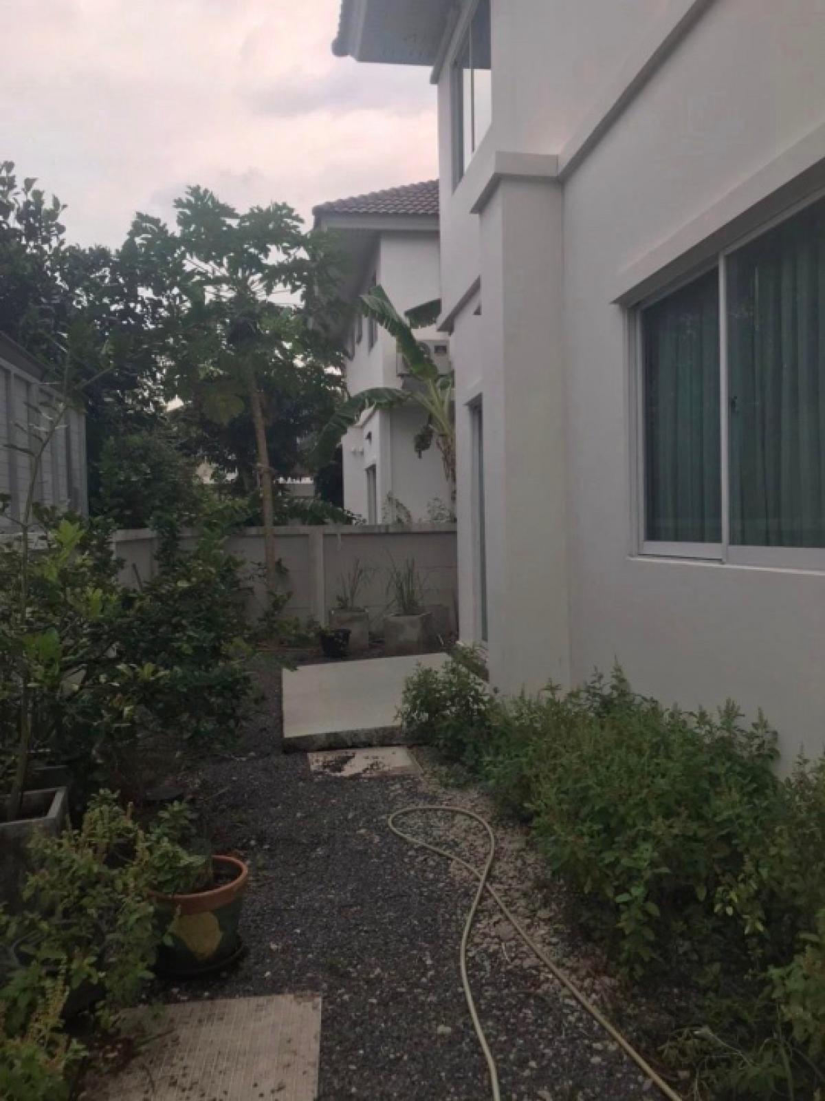Beautiful house, ready to move in, price cheaper than every house, Perfect Park Suvarnabhumi Phase 4. Loading...