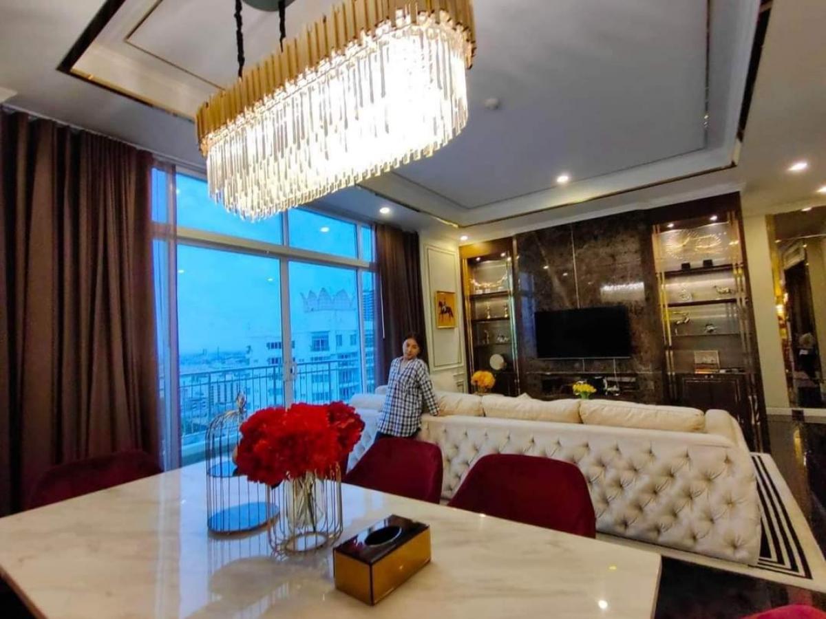 ให้เช่าคอนโดพระราม 9 เพชรบุรีตัดใหม่ RCA : 🌻𝐅𝐨𝐫 Sale🌻Supalai Wellington 🎉🏠   #Penthouse 🏠 4 bed 4 bath 🛋 (8)19🟧🟪🟥🟨🟩🟧🟪🟥🟨🟪🟨🟥🟨🟪🟧🟩泰国房地产  转卖/出租/买房这 套公寓位于市中心， 步行可至購物中心和餐庁 🟥🟩🟪🟧🟨🟥🟩🟪🟧🟨🟥🟩🟪🟧🌹เดิน 2-3 นาทึถึง 𝗠𝗥𝗧 𝑹𝒂𝒎𝒂9 พระรามเก้าใกล้ มศว / ม.หอการค้า / สี่แยกห้วยขวาง / ห้างเซ็นทรัลพระรามเก้า🌻🌼🌸🌺🌻🌼🌸🌺🌻🌼🌸🌺🟥🟪🟨   