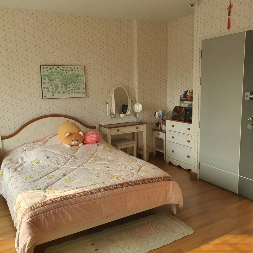 Home office for sale, 3 floors, 4 bedrooms, 3 bathrooms, area 25 sq m, very good location, next to Ramkhamhaeng Road, entrance to Soi Mistine. Loading...